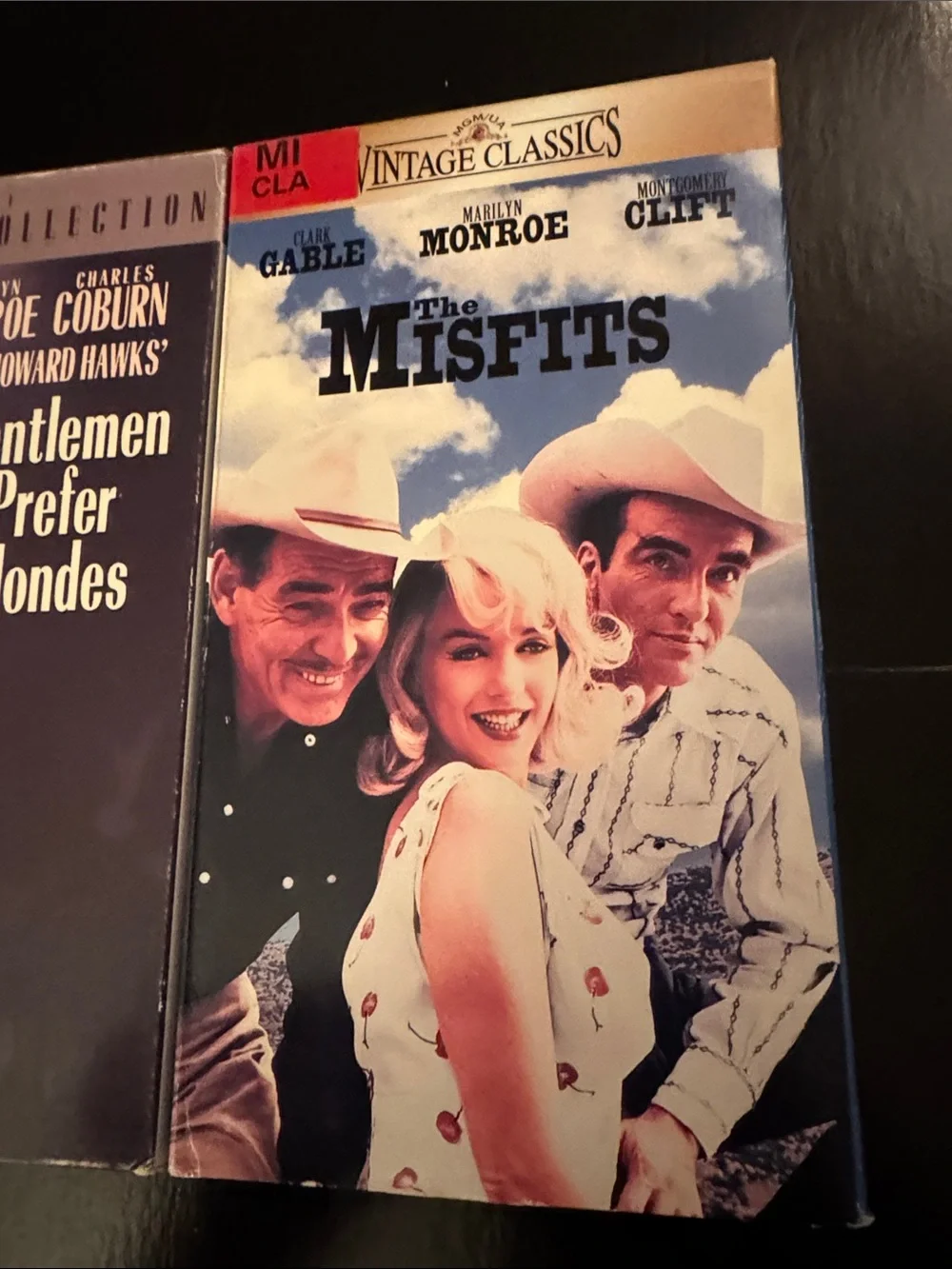 Marilyn Monroe VHS 📼 lot of 2 movies _ The MISFITS & Gentlemen Prefer Blondes 💫